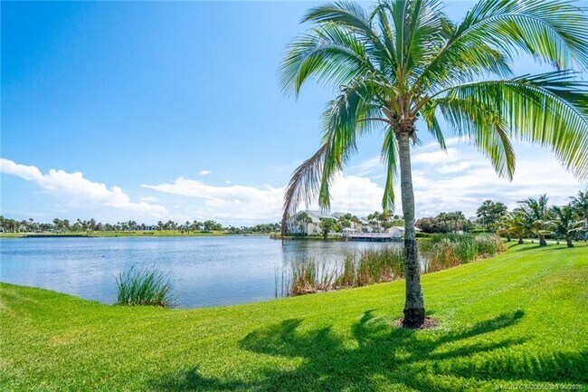Foto del edificio - 5601 NE Gulfstream Way
