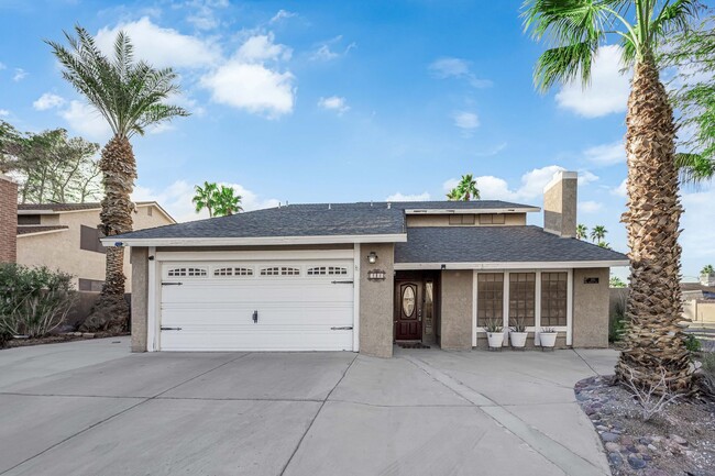 Building Photo - Beautiful 4 bed/ 3 bath POOL Home For Rent