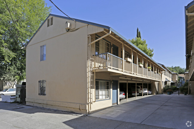 Building Photo - Kenwood Apartments