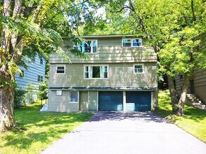 Building Photo - 131 Houston Ave