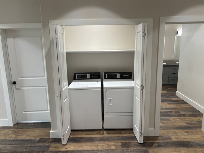 Building Photo - 1846 Dell Ave