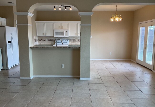 Foto del edificio - AVAILABLE NOW!