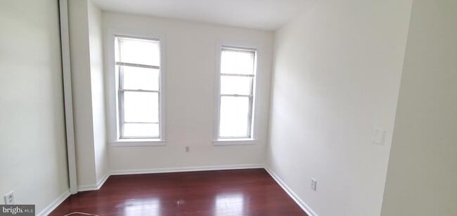 Building Photo - 611 W York St