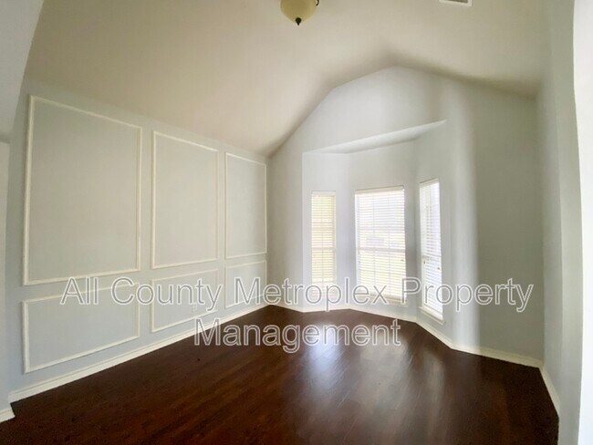 Building Photo - 517 Newport Ct