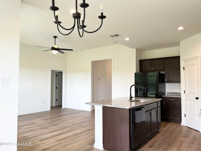 Building Photo - 120 Lightbourne Dr