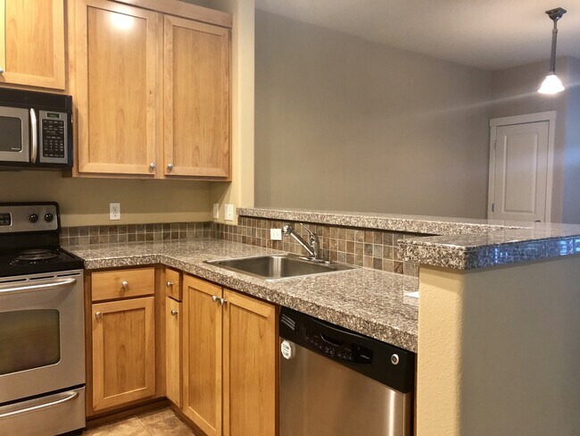 Building Photo - Cute 1BD Single Level Condo in Sherwood!  ...