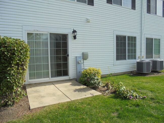 Building Photo - 32454 Rushmore Ave