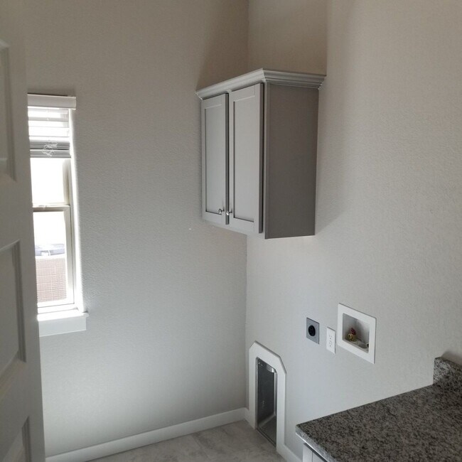 Foto del edificio - 3 bedroom 3.5 bathroom home near campus