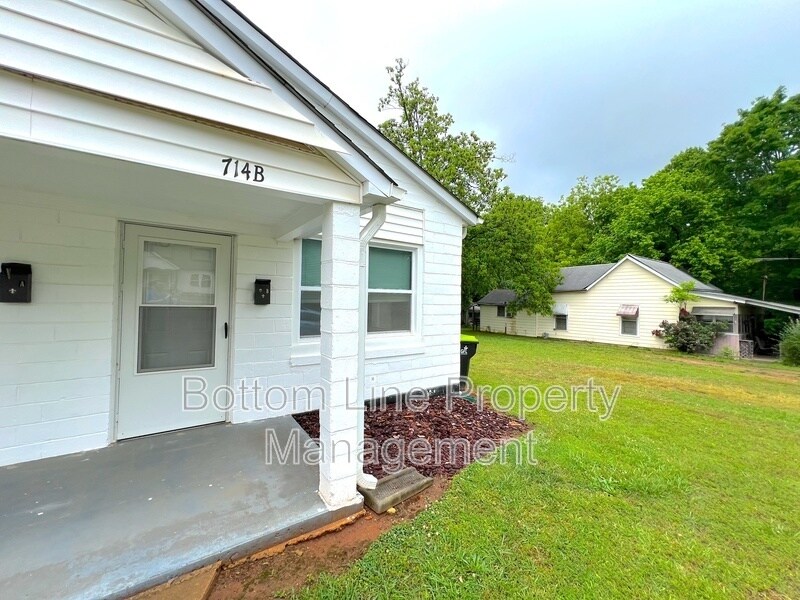Foto principal - 714 S Franklin St