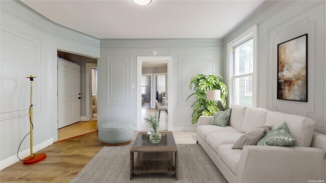Foto del edificio - 58-67-67 Fresh Pond Rd