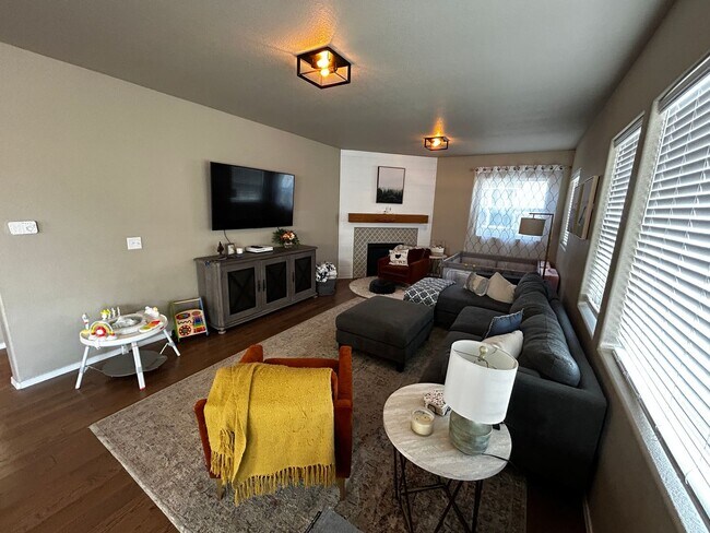 Foto del edificio - Three Bed Three Bath Home in Banning Lewis...