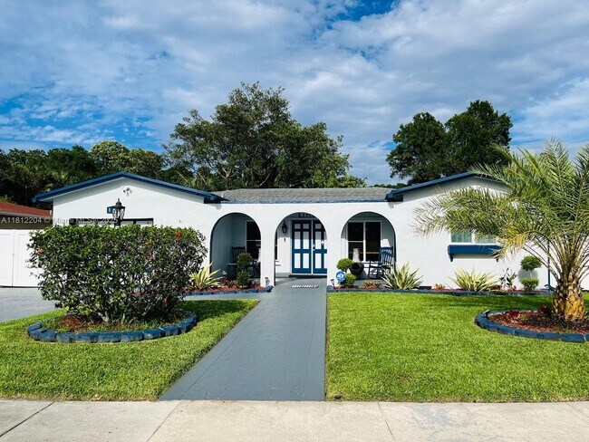 Foto del edificio - 831 SW 49th Terrace