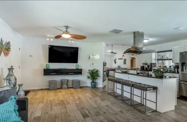 Foto del edificio - 1518 SE 32nd St