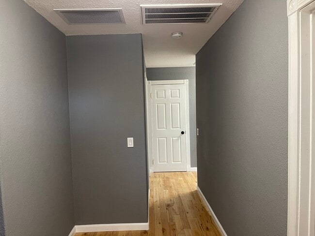 Hallway leading to bedrooms - 2511 Carnation Dr