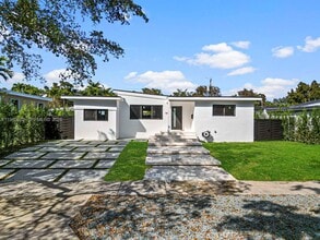 Building Photo - 5841 SW 13th St