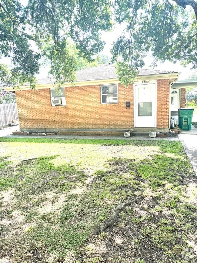 Building Photo - 945 & 949 Helios Ave