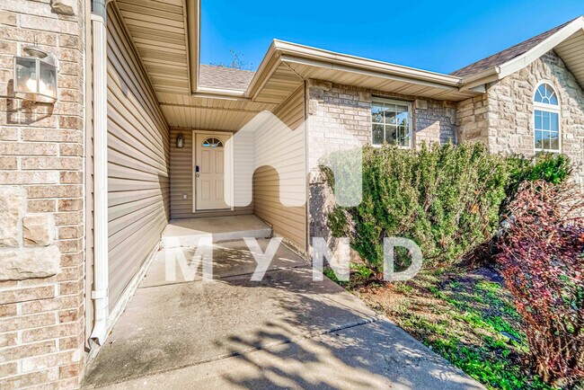 Building Photo - 417 E Denton Cir