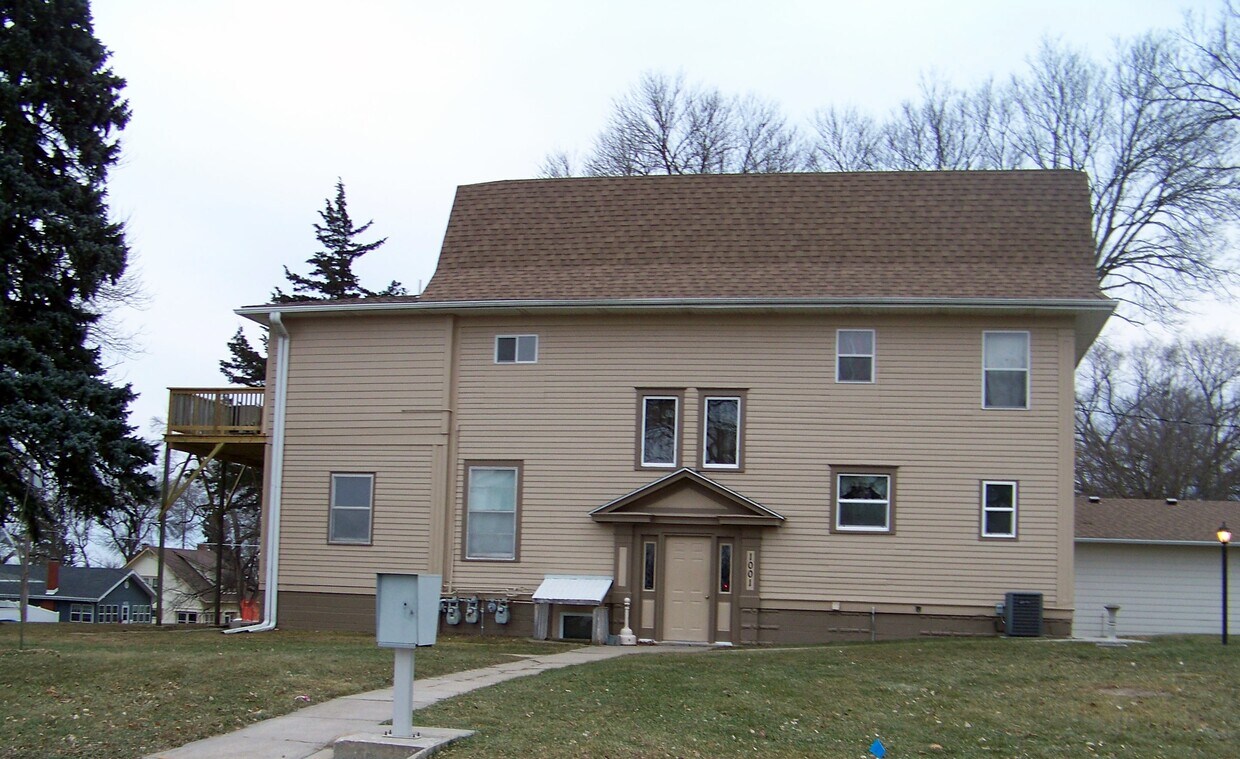 Primary Photo - 1001 Elm Ave