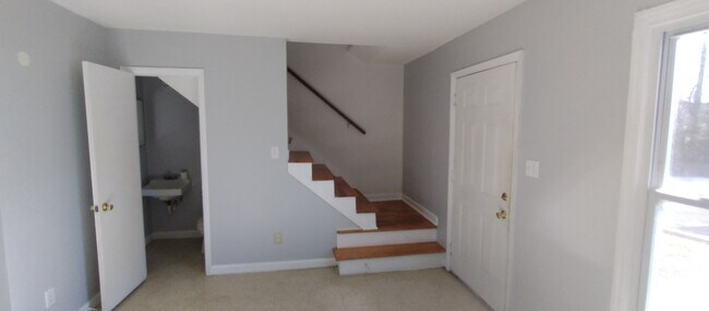 Building Photo - 2667 Dr Carver Rd