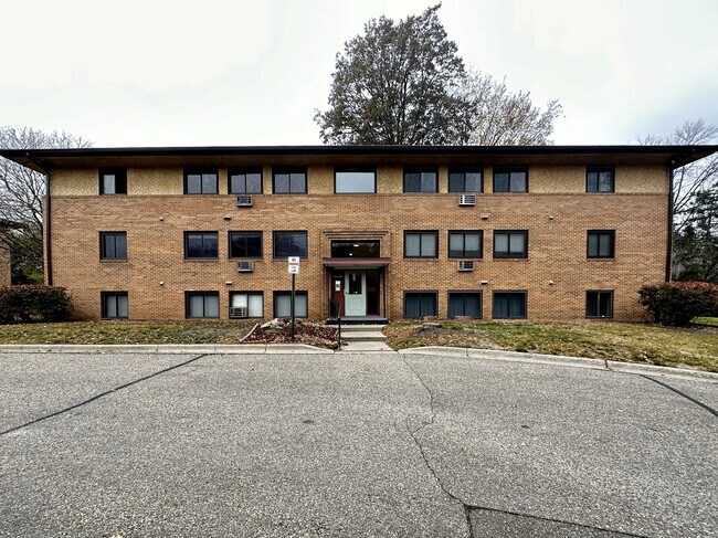 Building Photo - 2393 Unity Ave N