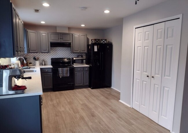 Building Photo - 9583 Sea Shadow