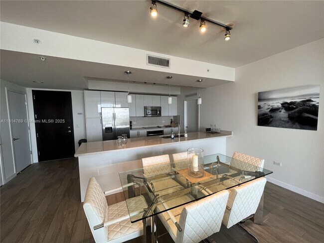 Foto del edificio - 999 SW 1st Ave