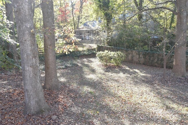 Foto del edificio - 320 W Stewart Ave