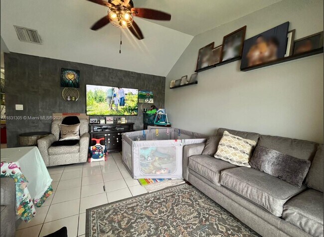 Foto del edificio - 450 NW 214th St