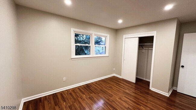 Foto del edificio - 12 Sipp Ave