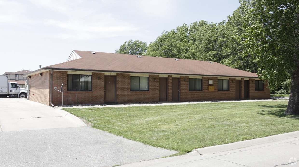 Building Photo - 4549 Huntington Ave