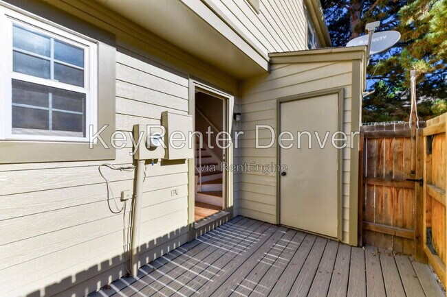 Building Photo - 1811 S Quebec Way