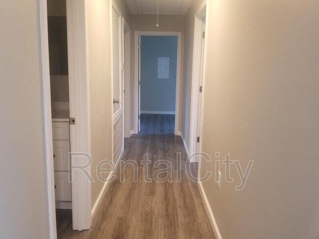 Building Photo - 35 Holly Hill Dr