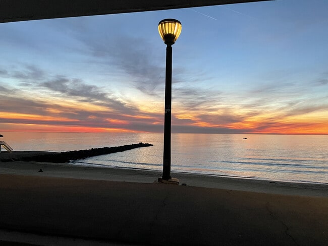 Building Photo - 615 Esplanade