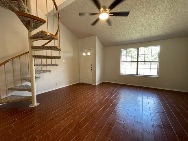 Building Photo - AVAILABLE NOW - 2 Bedroom 1 Bath Two Story...