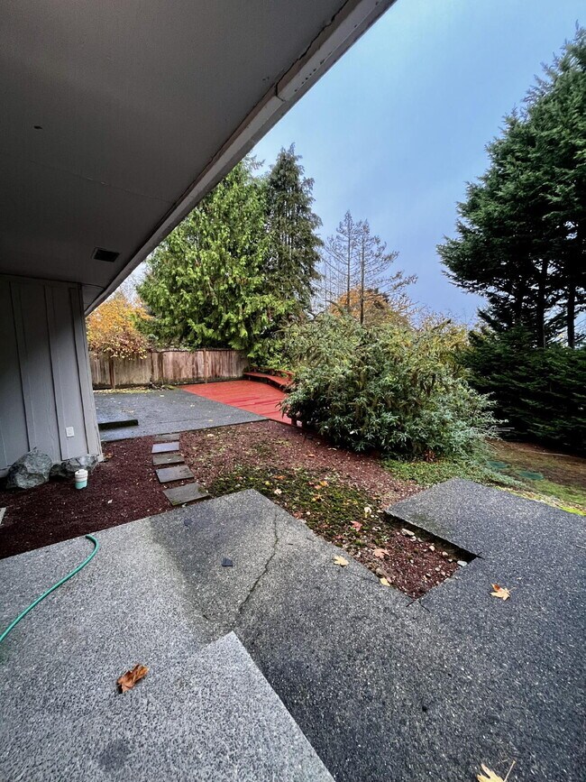 Foto del edificio - Secluded Puyallup Home with Full 2-Bedroom ADU and Panoramic City Views