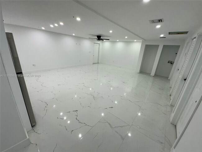Foto del edificio - 923 NW 110th St