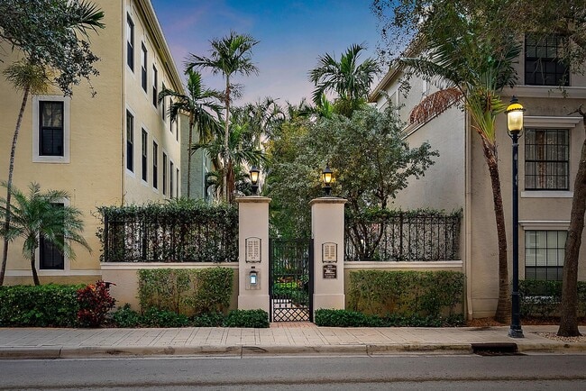Building Photo - 560 S Sapodilla Ave
