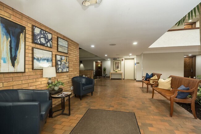 Foto del edificio - Two Bedroom, 2 Bath Creve Coeur Condo