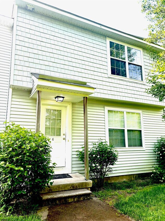 Primary Photo - 27 Oyster Bay Rd