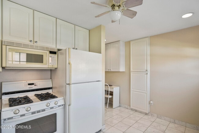 Building Photo - 12 Laurel Pl