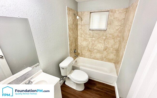 Building Photo - 1165 Krayer St