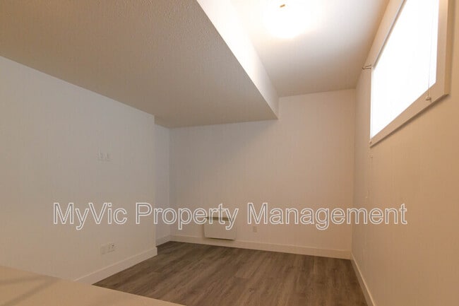 Building Photo - 8716-8150 150 St NW