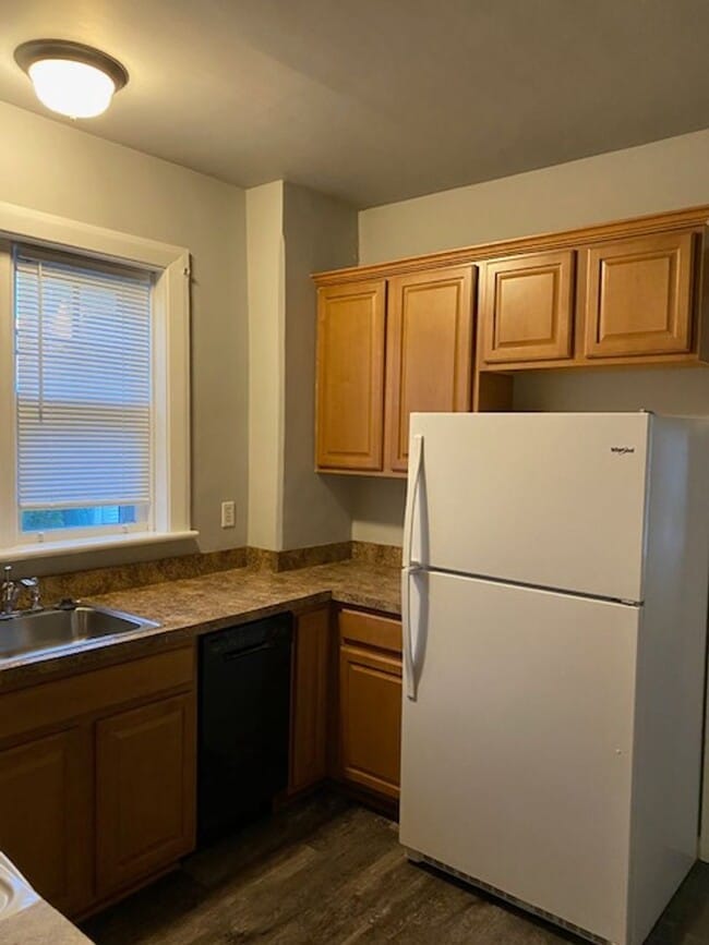 Foto del edificio - Student Rental next to WCU Campus | 3 Bed Single Family Home w/ Covered Front Porch, Yard & Basem...