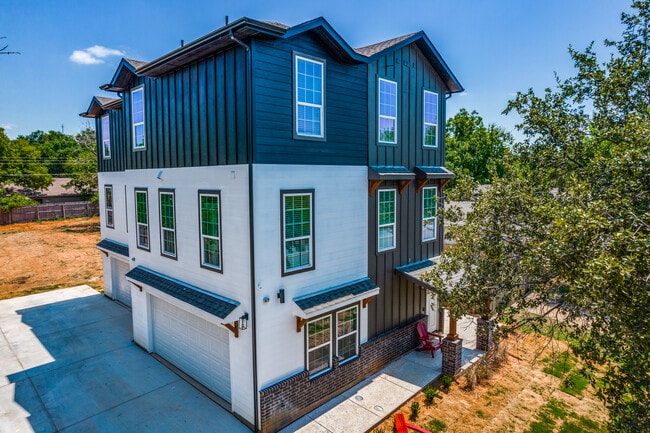 Building Photo - 511 N Davis Dr