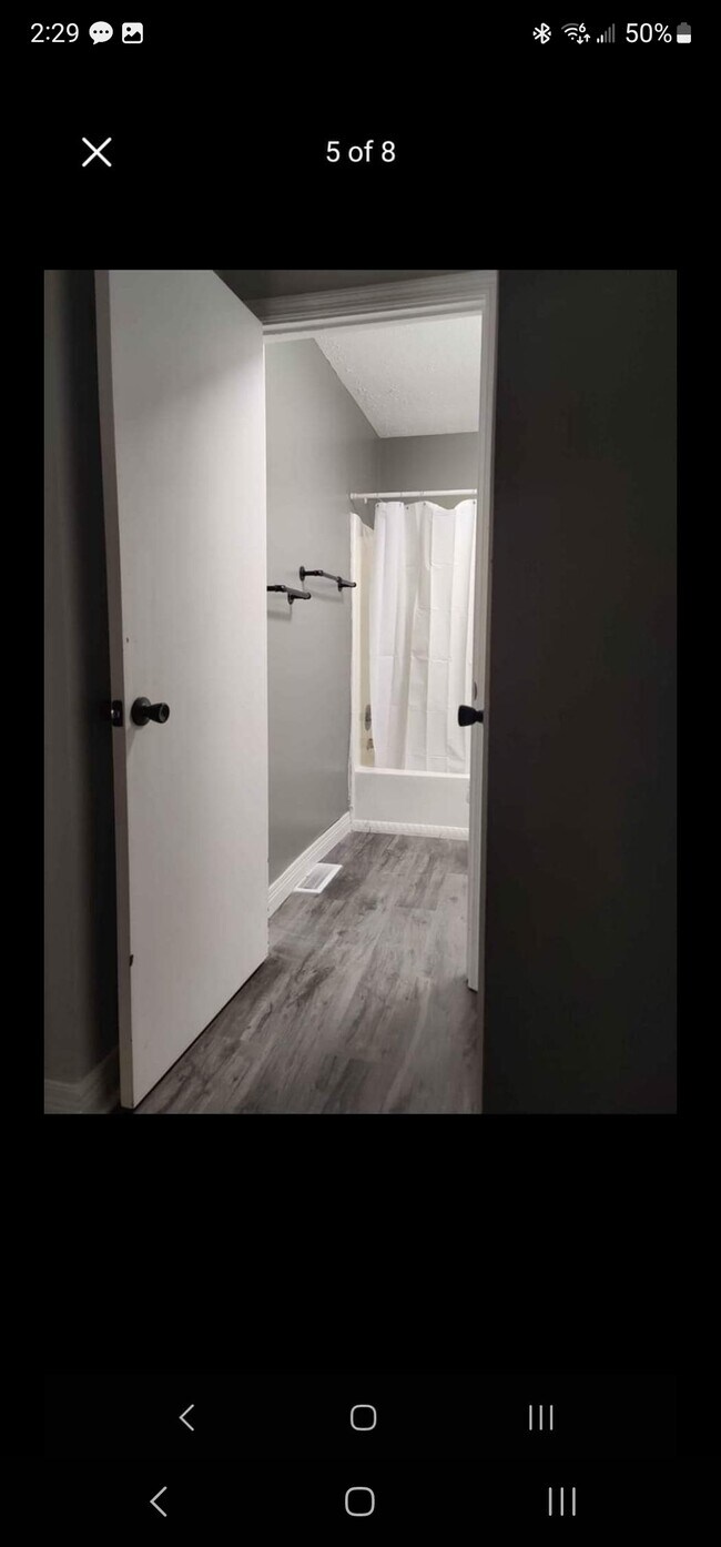 Building Photo - 4535 Valley View Dr