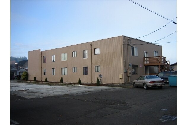Building Photo - 215 E 1st