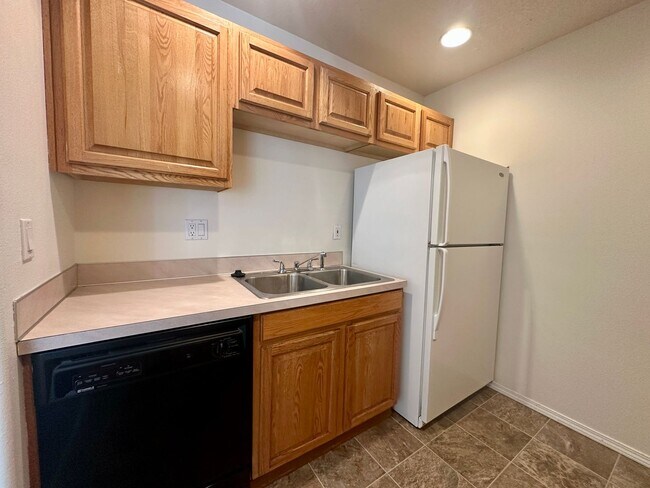 Foto del edificio - Large Three Bedroom Duplex in Keizer