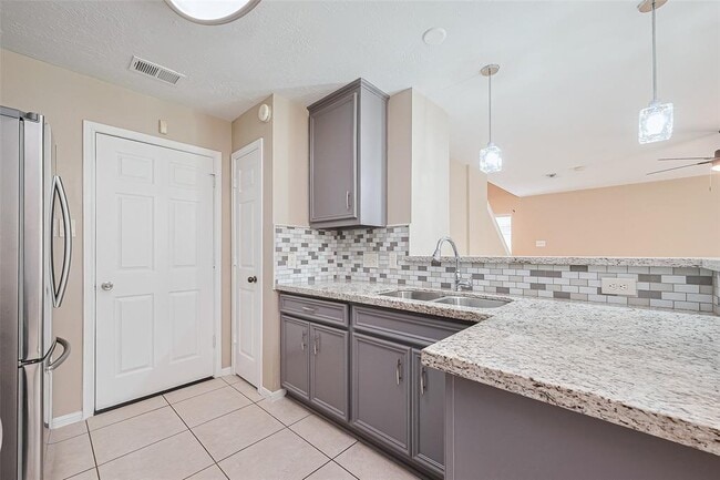 Building Photo - 8714 Ashlawn Dr