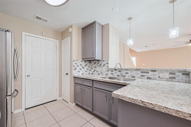 Foto del edificio - 8714 Ashlawn Dr