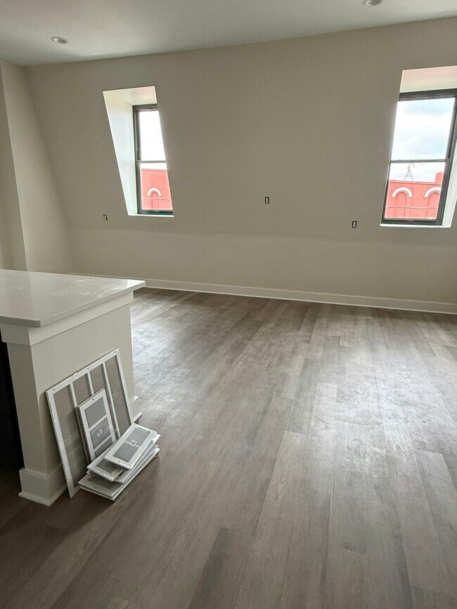 Foto del edificio - 106 E Erie St